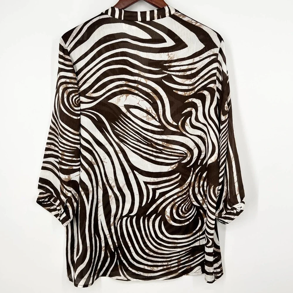 Chico’s Sheer Zebra Women’s Size 2 or Medium Hidden Button Blouse Shirt Top - Picture 4 of 4